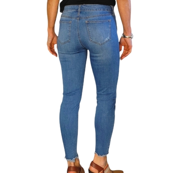 Altar'd State Skinny Midrise Size 27x26 Frayed Hem Light Blue - Picture 3 of 3